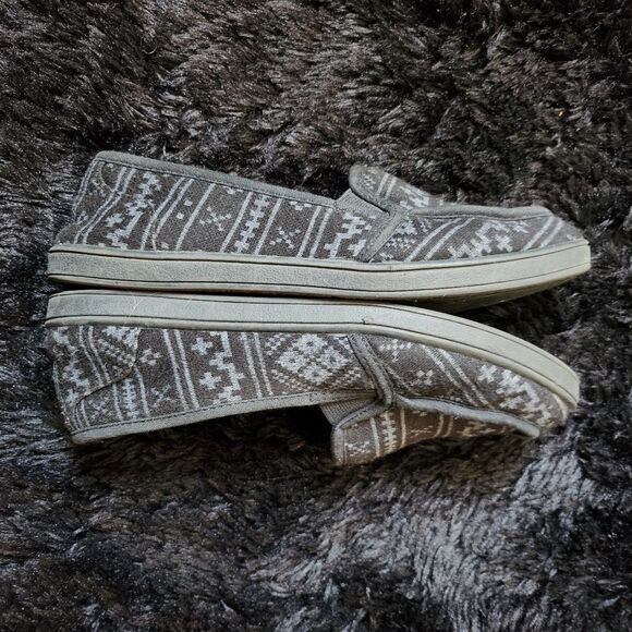 Joe Boxer Dark Patterned Flats - Picture 4 of 7